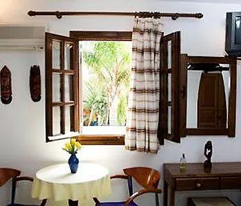 Paros Eden Park 아파트호텔 Krotiri